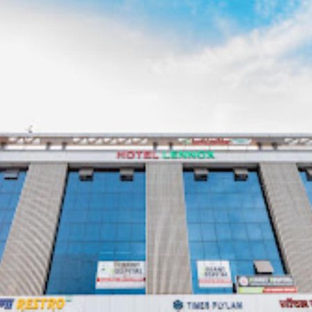 Lennox Hotel , Surat Buitenkant foto